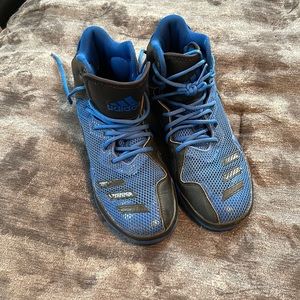 Men’s adidas dual threat basketball sneakers size 8.5